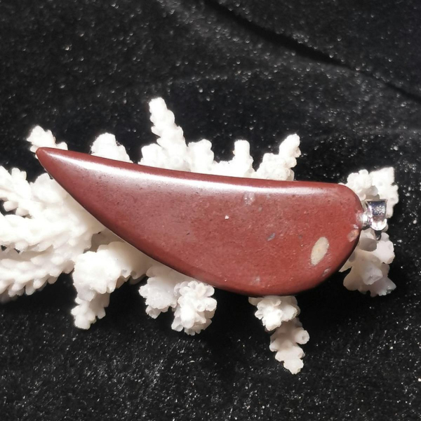 Roter Schiefer Anhänger